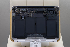 Apple MacBook Air 2015 13-Inch A1466 Core i5 8GB RAM No SSD – 19 Cycles