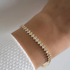 PAVOI 14K vergoldetes klassisches Tennisarmband mit Zirkonia | Goldarmbänder für Damen | 4mm Zirkonia, Größe 16,5-19 cm