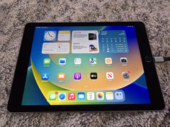Apple iPad Pro A1673 32GB 9.7" WiFi Tablet Space Gray 95% battery