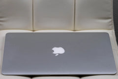 Apple MacBook Air 2015 13-Inch A1466 Core i5 8GB RAM No SSD – 19 Cycles