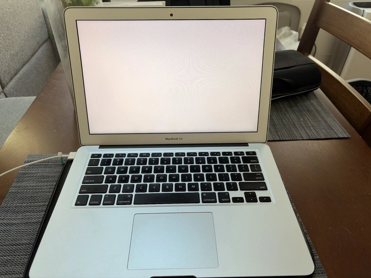 Apple MacBook Air Early 2015 13-Inch A1466 Core i5 4GB RAM 128GB SSD