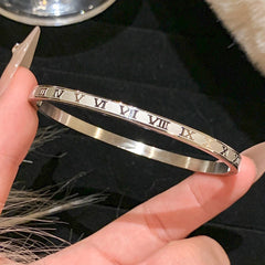 Damen-Armbandset aus Edelstahl, Blumen-Nageldesign, lässiger Stil, elegantes Schmuckarmband für Frauen, perfektes Geschenk für sie, hochwertiges Armband