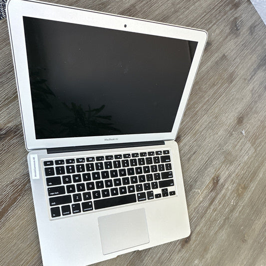 Apple MacBook Air 13.3in 2017 i5 1.8GHz 8GB 128GB SSD Silver A1466