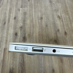 Apple MacBook Air 13.3in 2017 i5 1.8GHz 8GB 128GB SSD Silver A1466