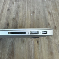 Apple MacBook Air 13.3in 2017 i5 1.8GHz 8GB 128GB SSD Silver A1466